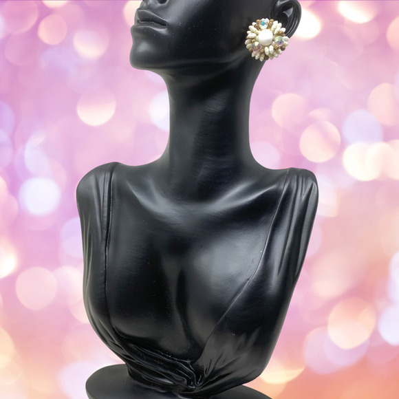Vintage 1960's White Beaded Clip On Cluster Earrings Rhinestones Runway Couture - Picture 4 of 6
